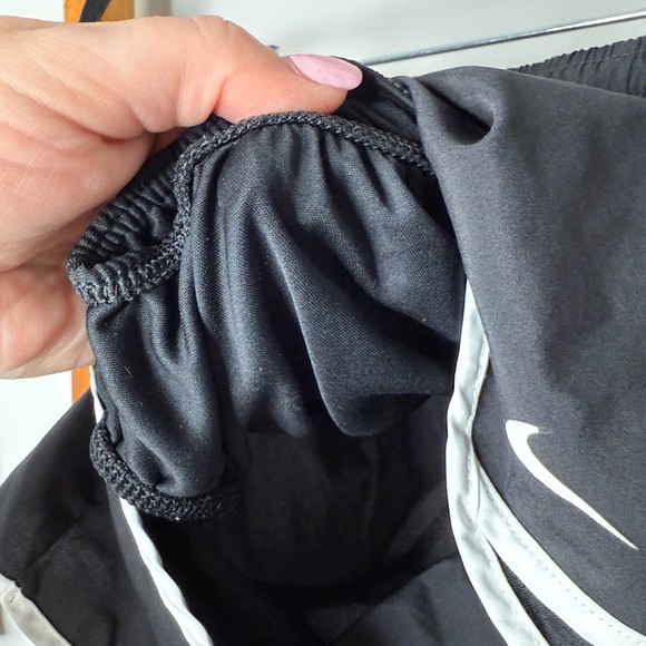 Girls Black Nike Drifit Shorts with Lining - Picture 3 of 4